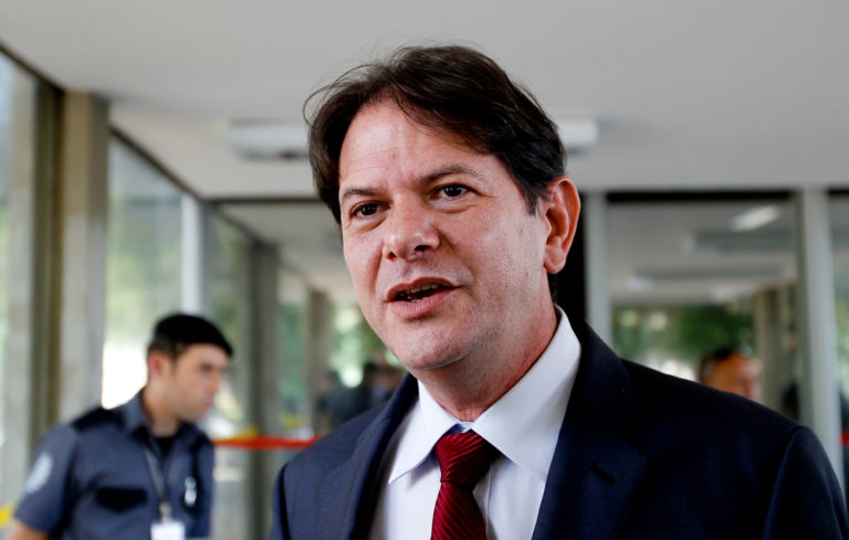 Após ser denunciado, Cid Gomes (PDT) terá de dar explicações sobre construção irregular, além de pagar multa milionária