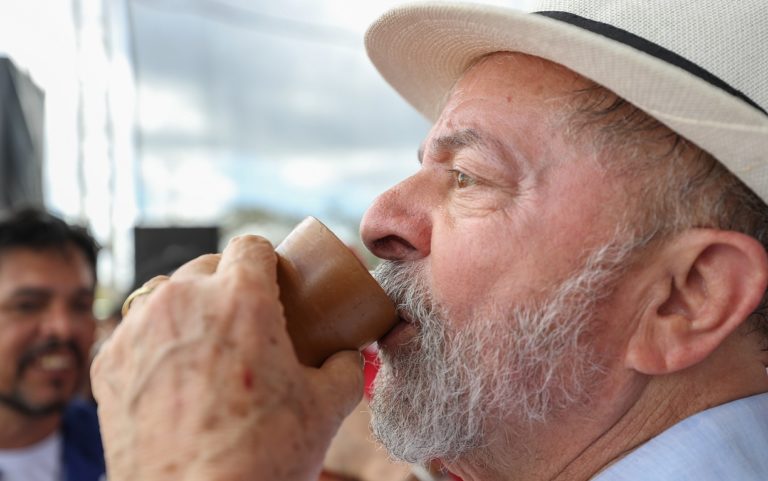 Responsáveis por Lava-Jato são ‘canalhas’, diz Lula na Paraíba