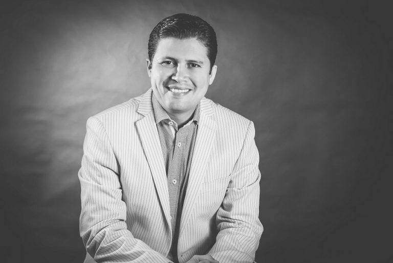 A graça de Deus nos basta / Por Davi Goes