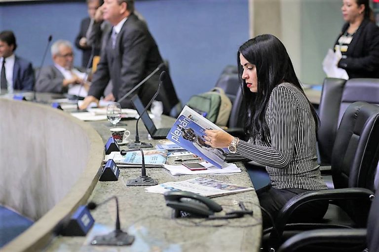 Deputada cria projeto visando benefício à crianças com deficiência física