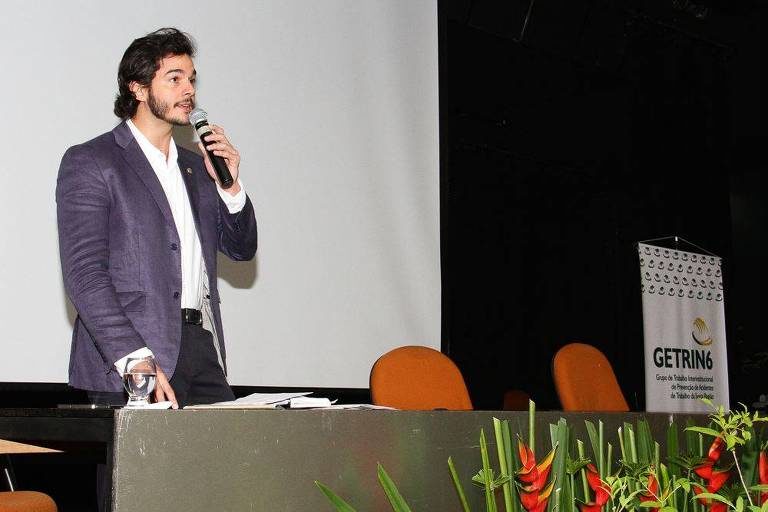 Namorado de Fátima Bernardes já fez diversas críticas duras à Globo