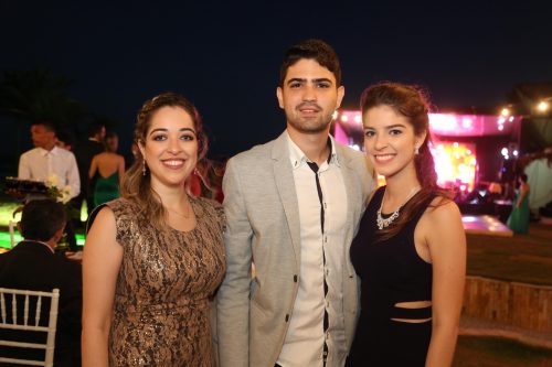 Lara Pinheiro Thiuago Batista e Livia Loureiro