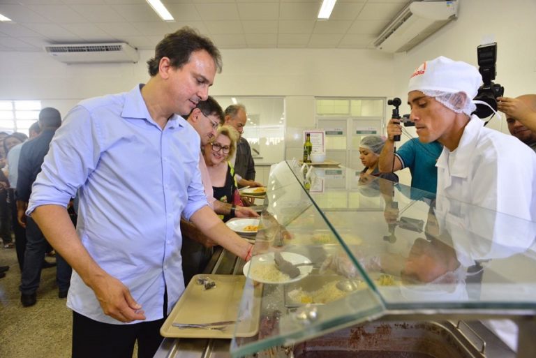 Crise / Governo do Estado gastou só nesse ano R$ 3,8 milhões com buffet, coffebreak e outros