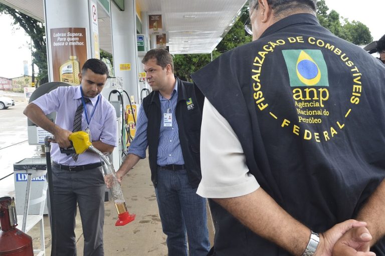 Abuso / Sem fiscalização, o Ceará teve alta de 52,6% no preço da gasolina em cinco anos