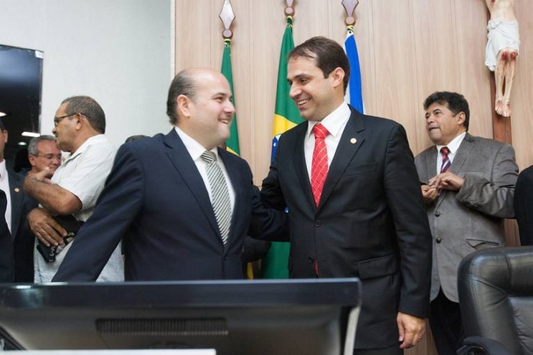 Roberto Cláudio (PDT) justifica que aumento em taxas de alvarás ampliará tecnologia