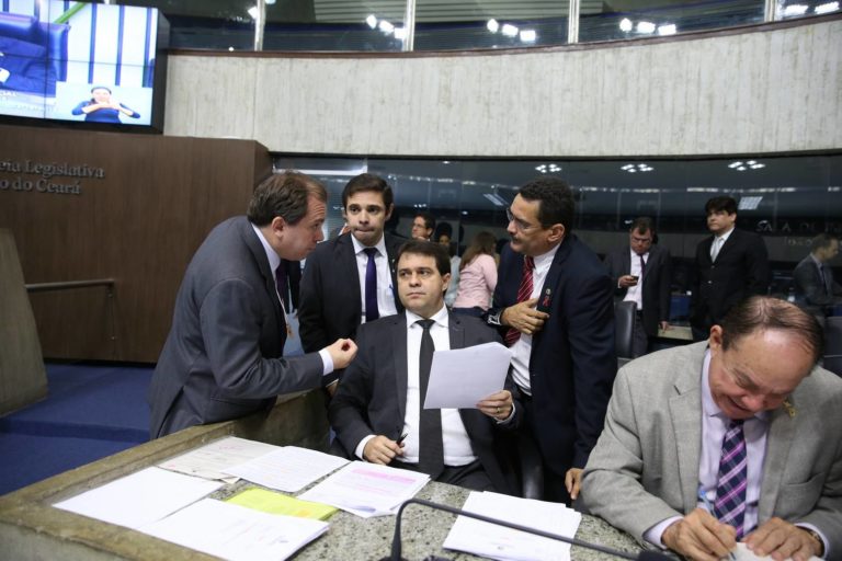 Deputados manobram sobre gastos de viagem de Camilo à Curitiba