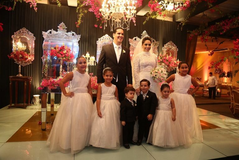 Espelhos, lustres de cristal e luxo formaram a combinação perfeita da noite