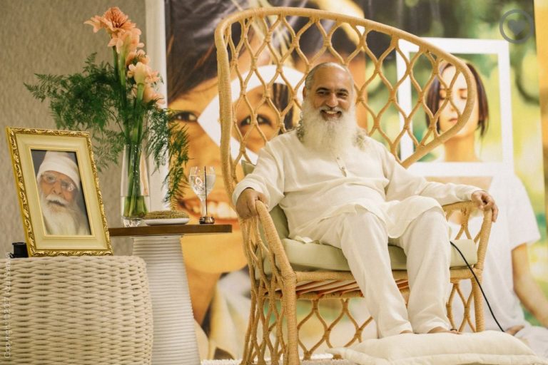 Guru Prem Baba é acusado de abusar de mulheres