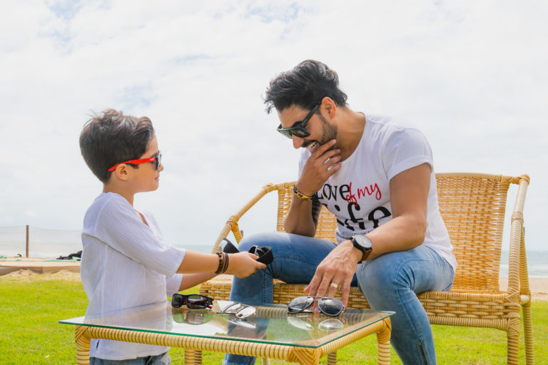 Ferrovia Eyewear lança campanha especial para os papais ficarem mais estilosos e protegidos