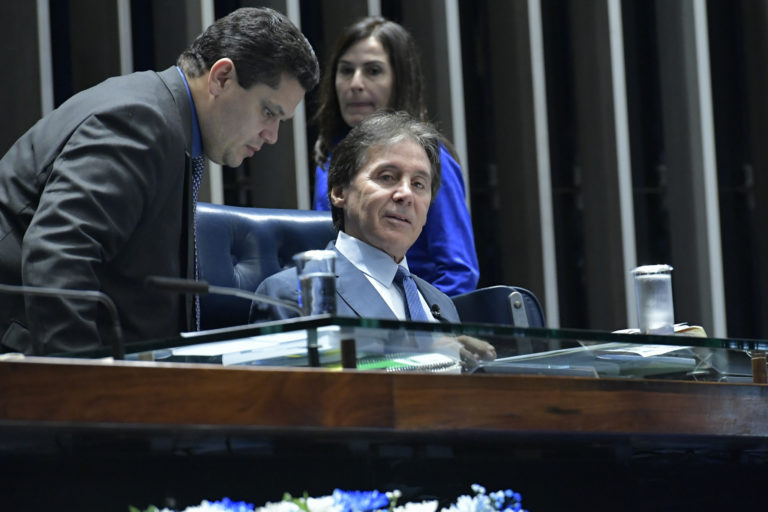 Gastos / Apesar do caos causado Eunício diz que continua à disposição de Bolsonaro