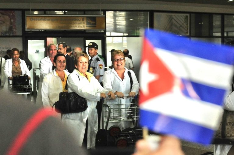 Brasil / Médicos cubanos processaram governo de Cuba para exigir salário integral