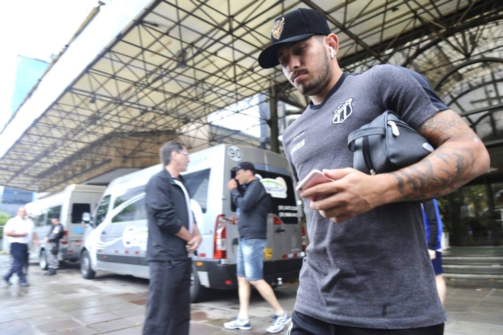 4FE8B4D9 1FFE 48C5 8715 AEA088F884FA