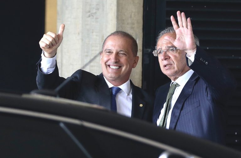 Política / Paulo Guedes e Onyx Lorenzoni, as duas pedras no caminho de Bolsonaro