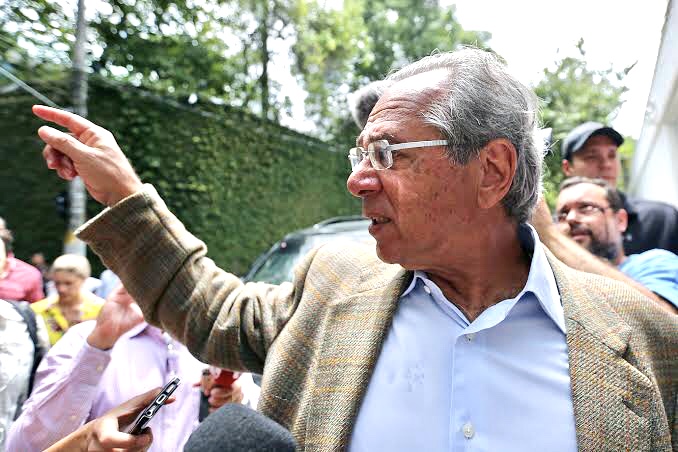 Brasil / Paulo Guedes vira alvo da PF por crimes financeiros