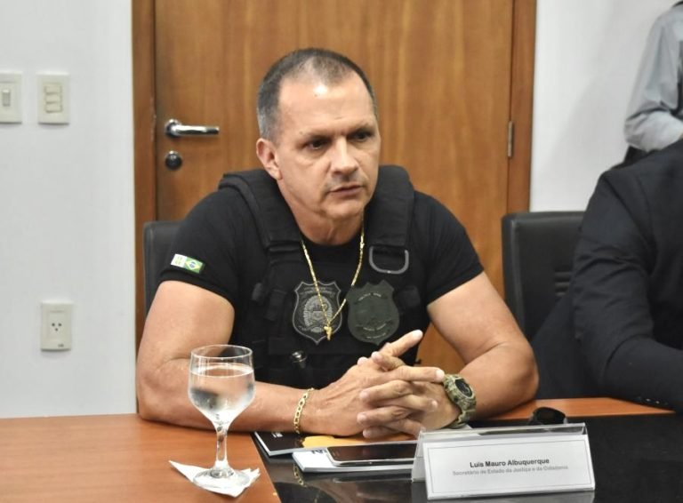 Mauro Albuquerque ordena fechamento de 67 presídios no interior do Estado