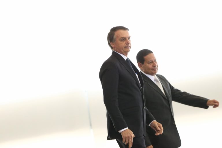 Brasil / Presidente do Brasil recebe ameaça no Ceará e reage cobrando leis duras