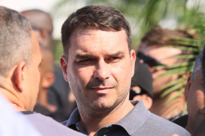 URGENTE / Testemunha confirma versão de Flávio Bolsonaro, no caso Fabrício Queiroz