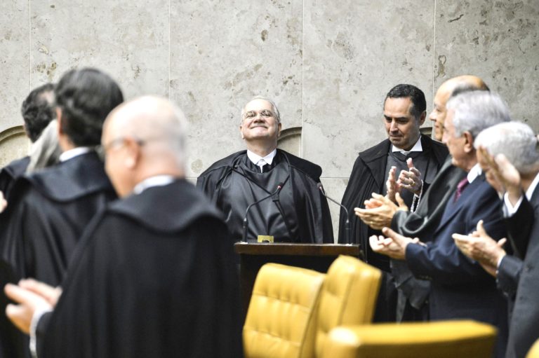 Brasileiro pagou de Janeiro a Março mais de 2 milhões à ministros inativos do STF