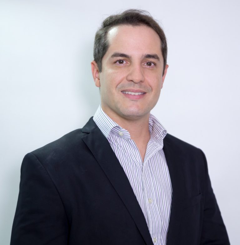 “Propaganda do bem” divulga apenas boas notícias na web e espalha frases motivacionais pelos outdoors de Fortaleza