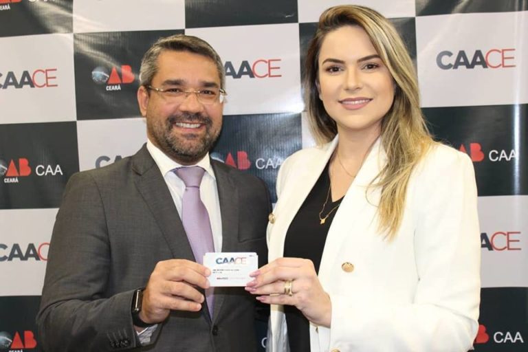 CAACE entrega carteiras da OAB e cartões de associados