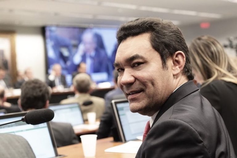 Apenas um Deputado Federal cearense economizou no uso da verba de gabinete