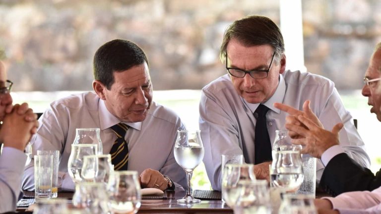 Pesquisa aponta terceira queda na aprovação do governo Bolsonaro