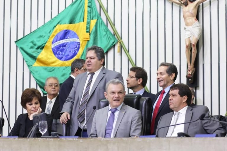 De olho no desgate, deputados preparam ofensiva contra André Fernandes (PSL) após denúncias