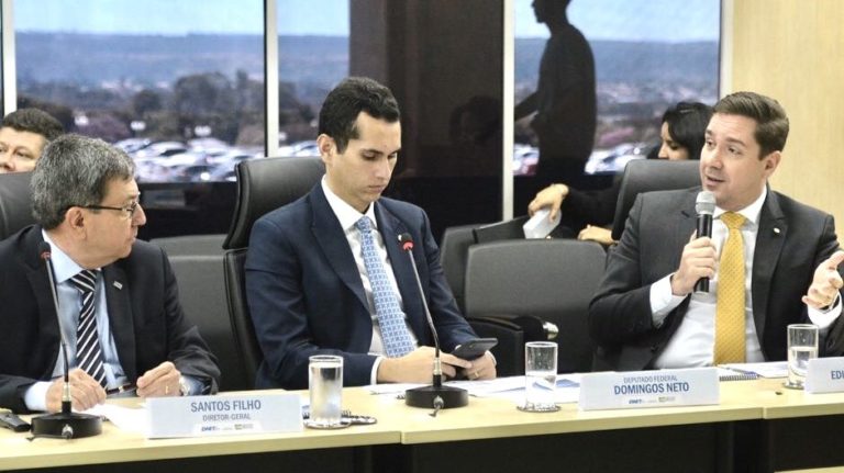 Bancada federal reage, sai do anonimato e cobra DNIT sobre recuperação de estradas no CE