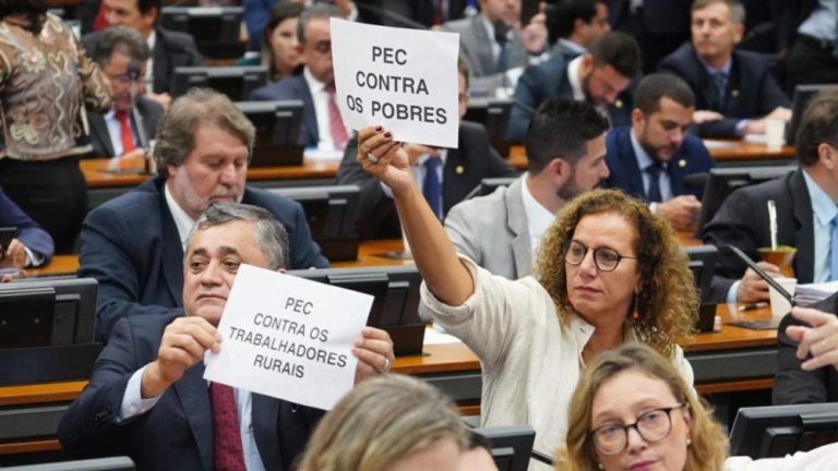 Após tentativa de obstrução por parte da oposição, Câmara aprova texto-base da Reforma da Previdência