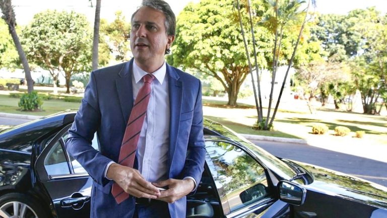 Com o combustível mais caro do nordeste, Ceará se negou a reduzir impostos sobre diesel e gasolina