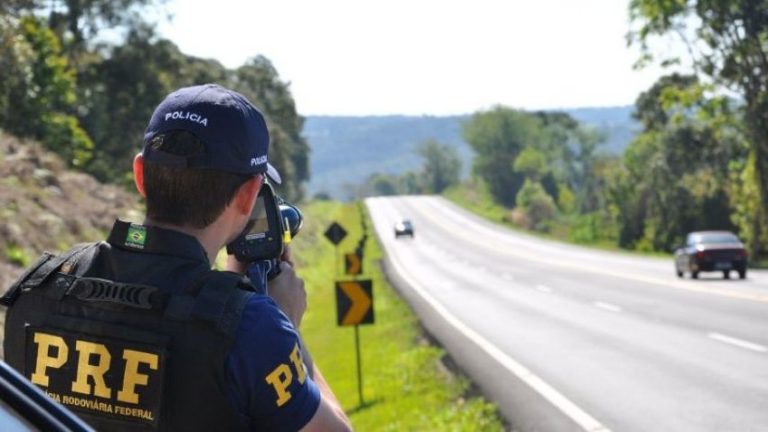 Presidente Bolsonaro determina a suspensão do uso de radares móveis no Brasil