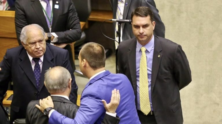 Filhos do presidente se articulam contra a “CPI da Lava Toga”