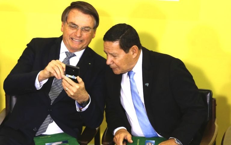 Deputado sugere auditoria do TCU em cartões corporativos de Bolsonaro