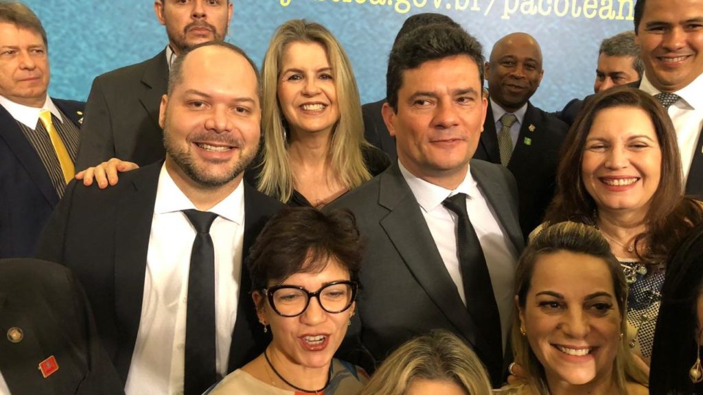 cropped Pacote Anticrime 3