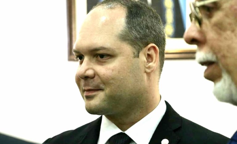 Comissão destina R$ 300 milhões para a educação básica após sugestão feita por deputado cearense