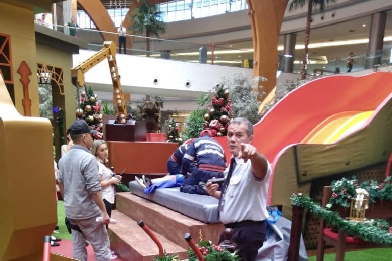 Criança de 10 anos, sofre acidente em brinquedo Tobogã do shopping Iguatemi