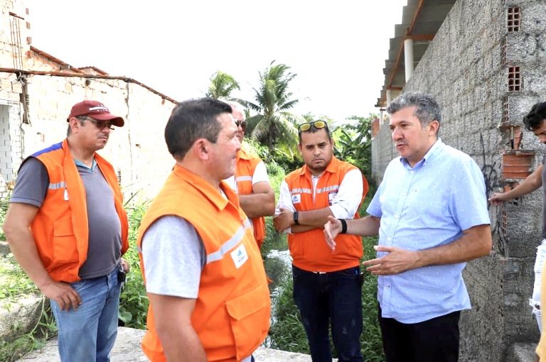Vereador de Fortaleza aciona Defesa Civil para cobrar soluções de drenagem e limpeza de bueiros
