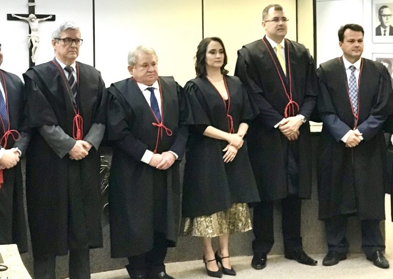 Kamile Castro é empossada primeira juíza mulher do TRE-CE