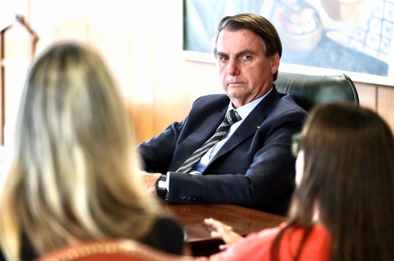 Bolsonaro propõe zerar impostos federais sobre combustíveis, caso governadores também zerem ICMS em seus Estados