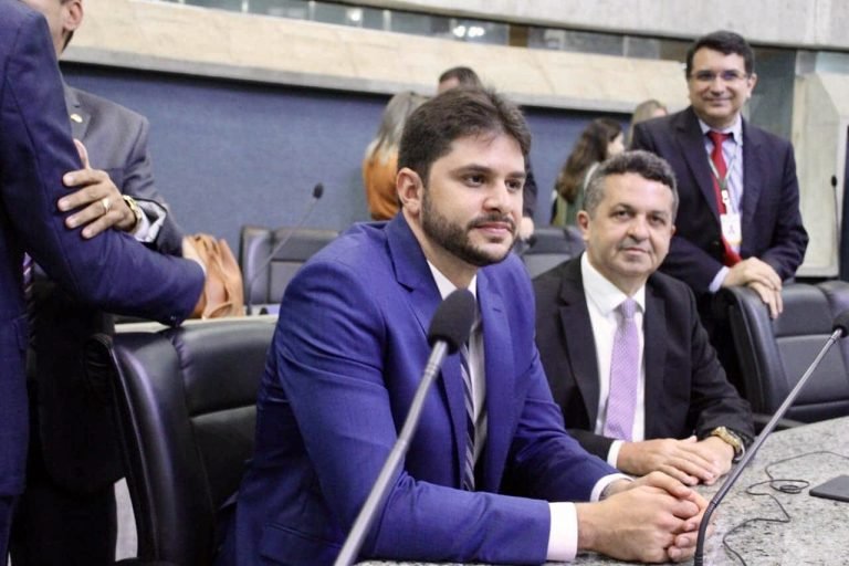 Deputado cria emenda que impede aumento salarial a policiais do Ceará e agrava diálogo entre PMs