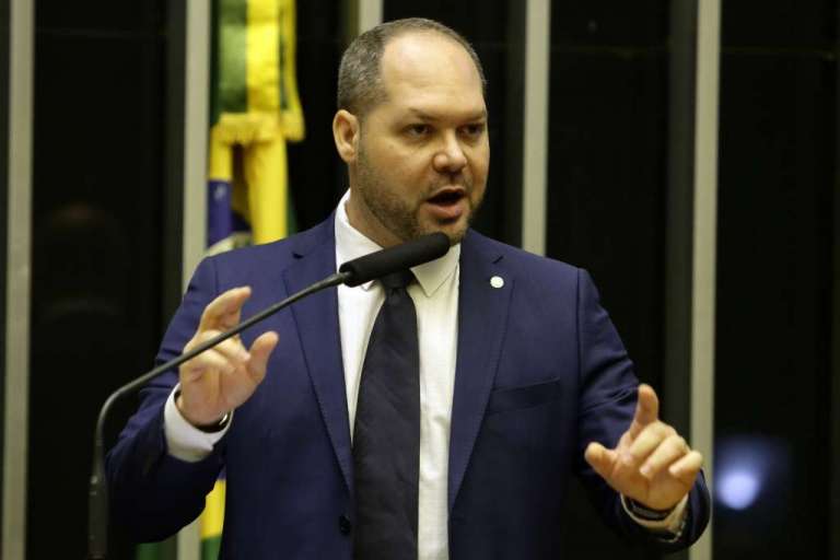 Deputado Federal solicita ao Governo do Ceará a suspensão do pagamento do IPVA no Ceará