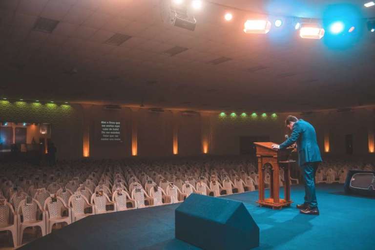 Bolsonaro inclui em decreto “Cultos e Missas” na lista de serviços essenciais para a população durante coronavírus