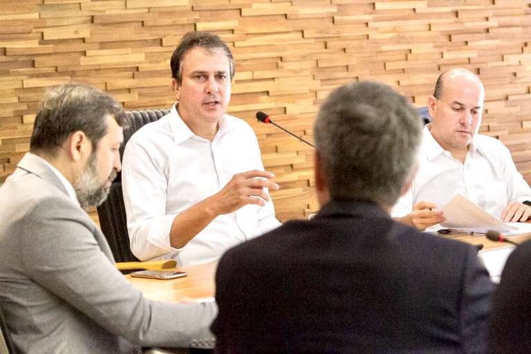 Governador prorroga por mais uma semana quarentena e proíbe abertura de comércio e serviços