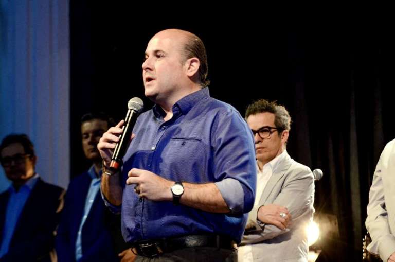 Prefeito de Fortaleza anuncia contratação de 100 médicos para atender em postos de saúde