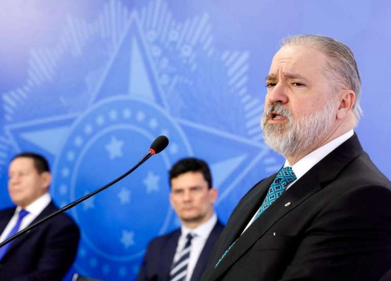 PGR diz que investigará Bolsonaro após denúncias de Moro, inquérito será passo para impeachment