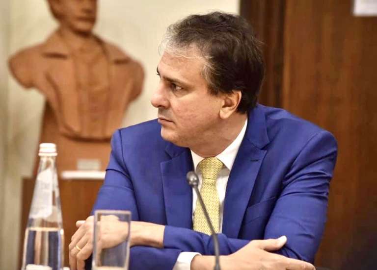Camilo recua de decreto que flexibilizava abertura de alguns setores da indústria e comércio, e revoga Decreto
