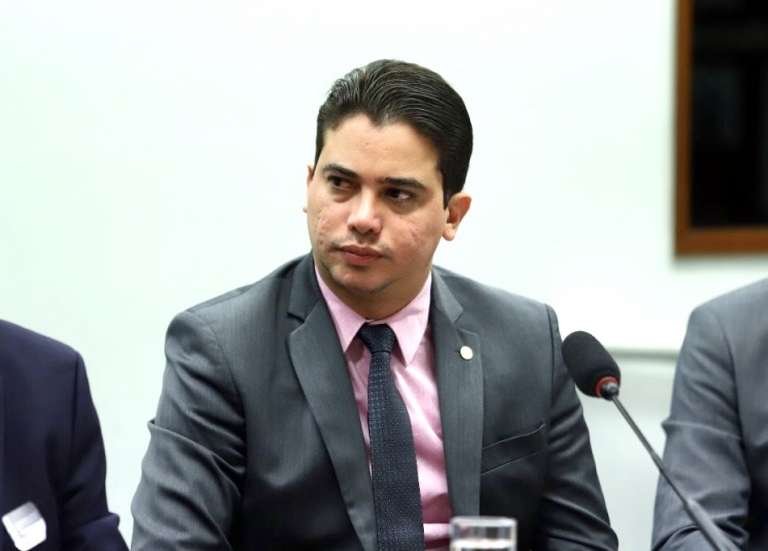 Justiça recebe denúncia do Ministério Público contra deputado federal cearense