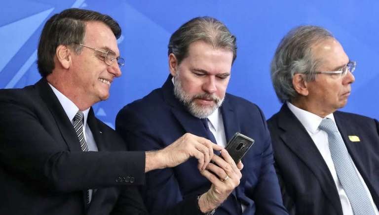 Bolsonaro diz que decisão de Moraes (STF) foi ‘política’ e que vai recorrer da suspensão de Ramagem PF da