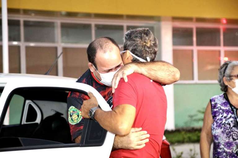 Mundo tem quase 900 mil curados do coronavírus, Brasil aparece com 30 mil recuperados