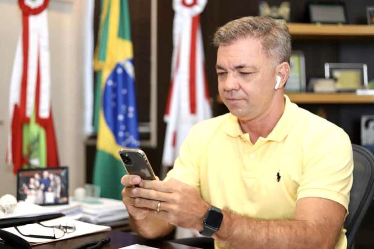 Comércio de rua é liberado em Florianópolis durante pandemia do coronavírus